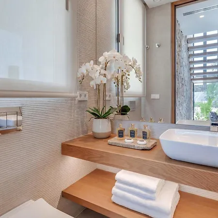 Villa Vacation I The Address, Brand-new Villa, Private Turquoise Pool, 6bdr, Prime Golf Valley Location, Minutes From Puerto Banus, Luxury Interiors, Private Gym, Lounge Bar *